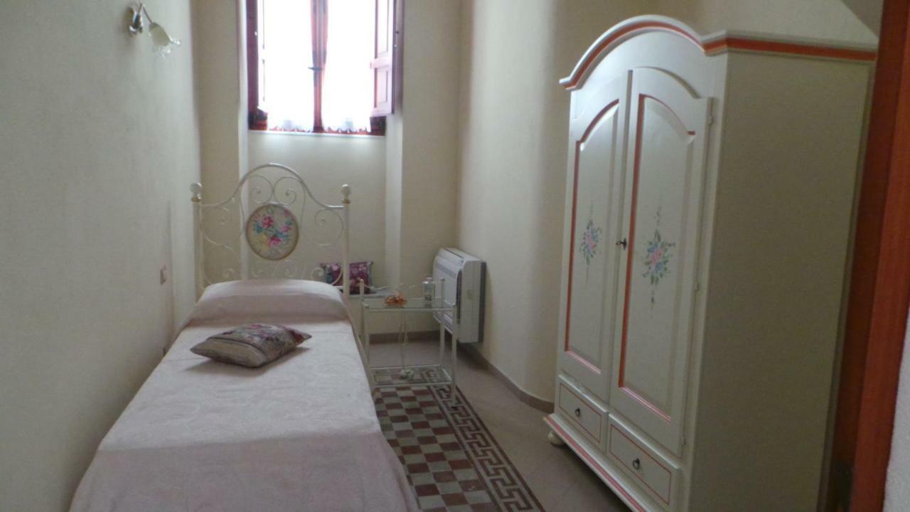 Oasi Ottocento Bed and Breakfast Quartu SantʼElena Buitenkant foto