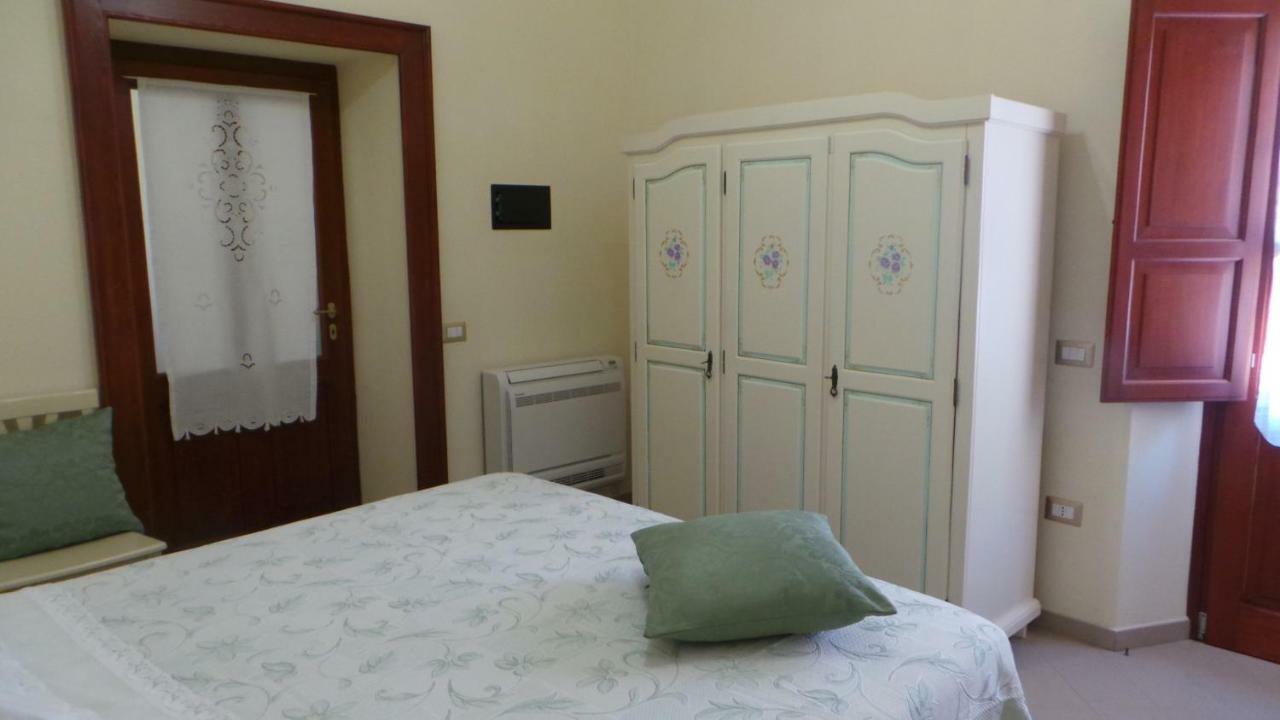 Oasi Ottocento Bed and Breakfast Quartu SantʼElena Buitenkant foto